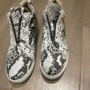 Blondo waterproof booties, grey snakeskin color